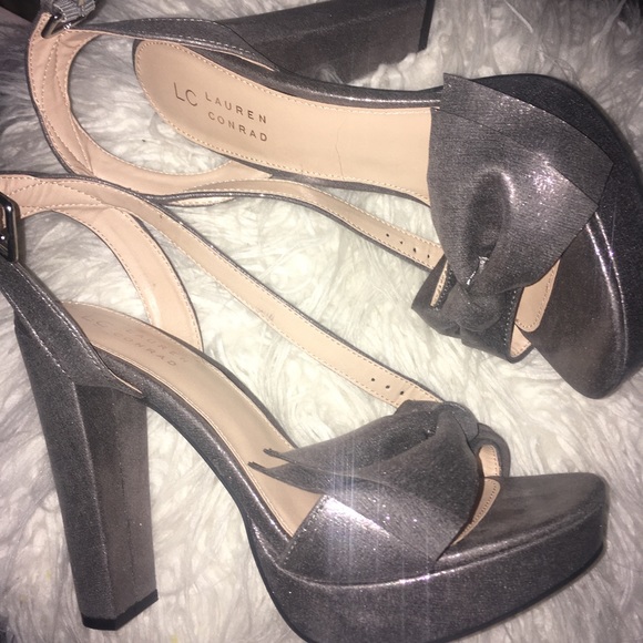 ✨Lauren Conrad Metallic Azalea Platforms - Picture 2 of 5